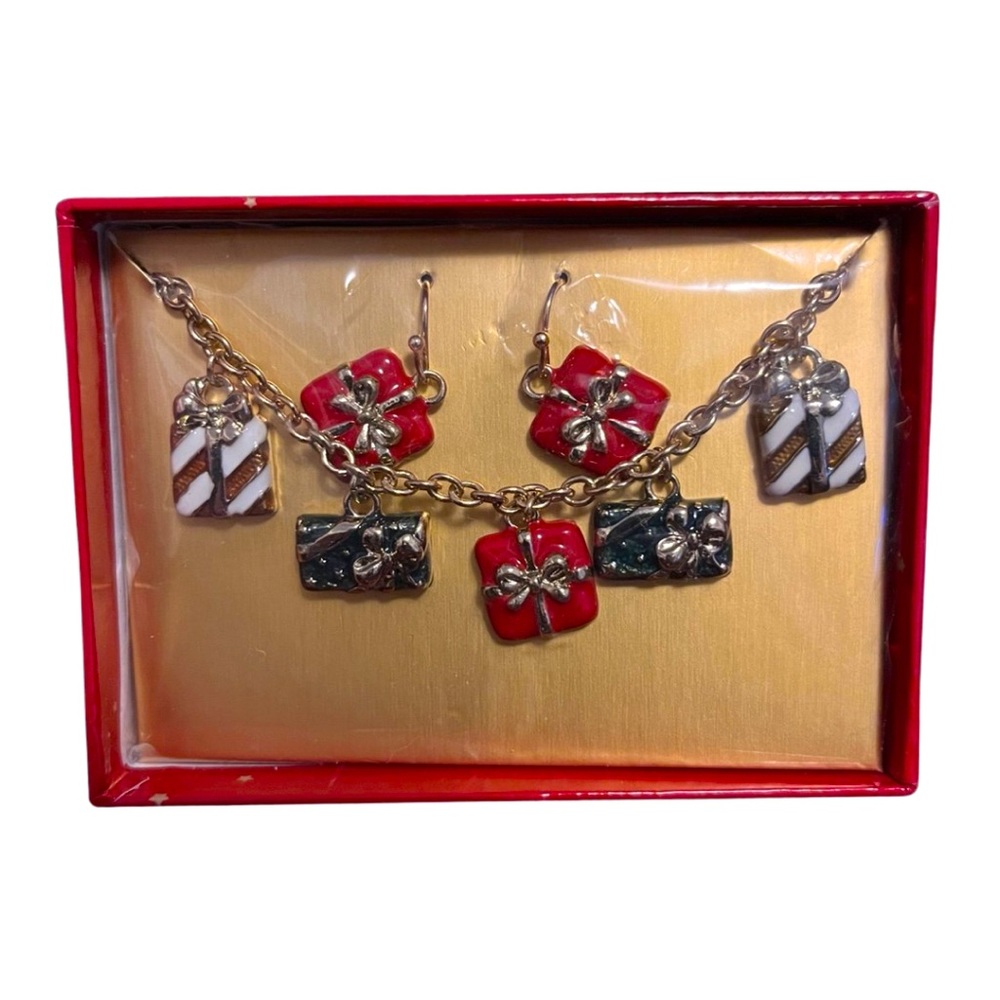 Avon Holiday Present Bracelet and Earrings Set